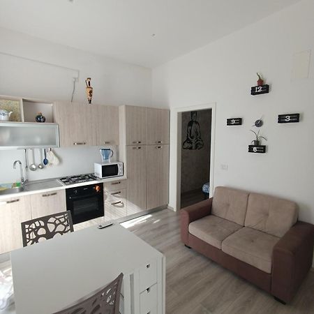 Angolo Di Liberta Apartment Bari Bagian luar foto